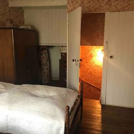 Petite Maison Ancienne Au Bord De La Vienne Ferienhaus